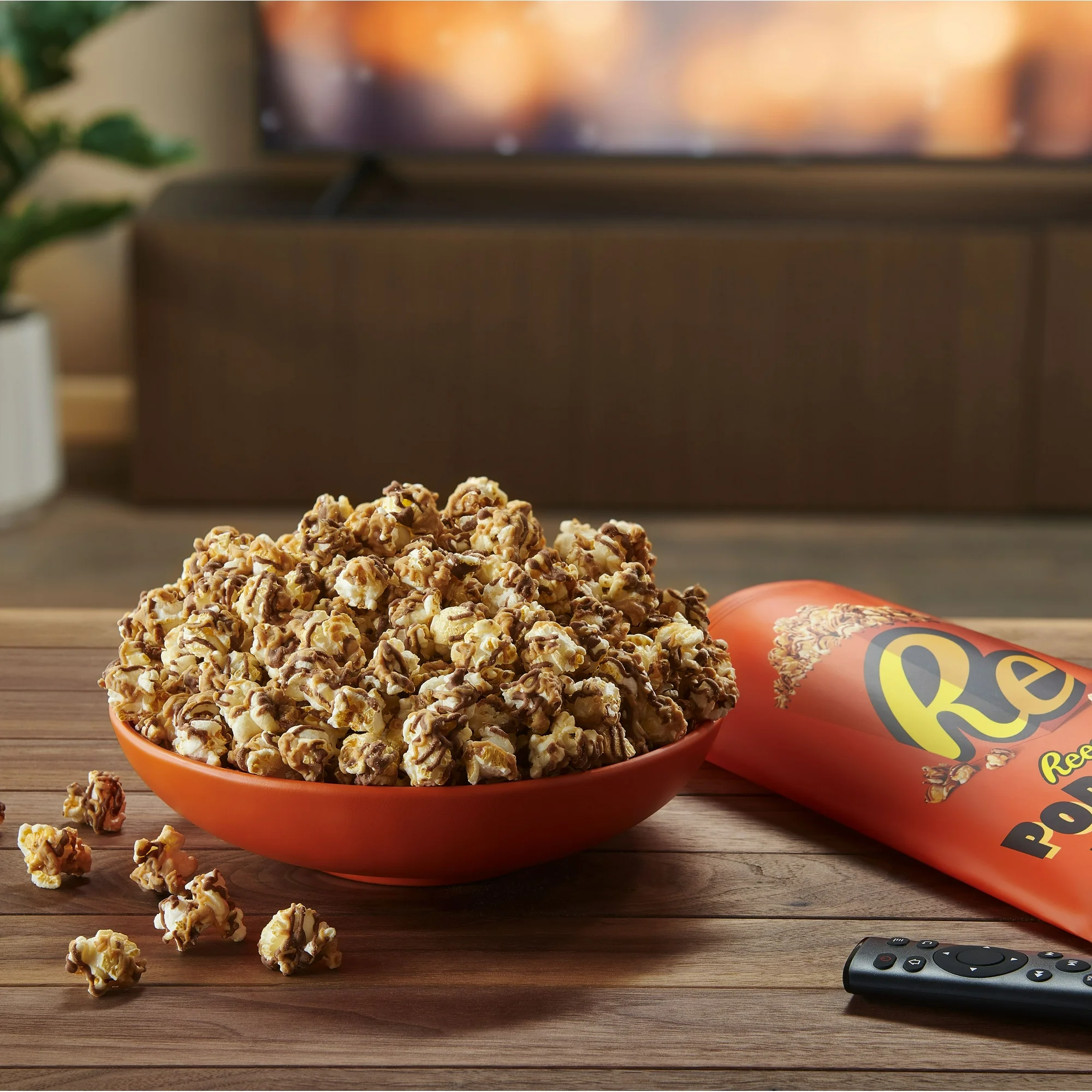 Reese's Peanut Butter Chocolate Drizzled Popcorn Snack, 5.25 oz Sharing-Size Bag - Image 5