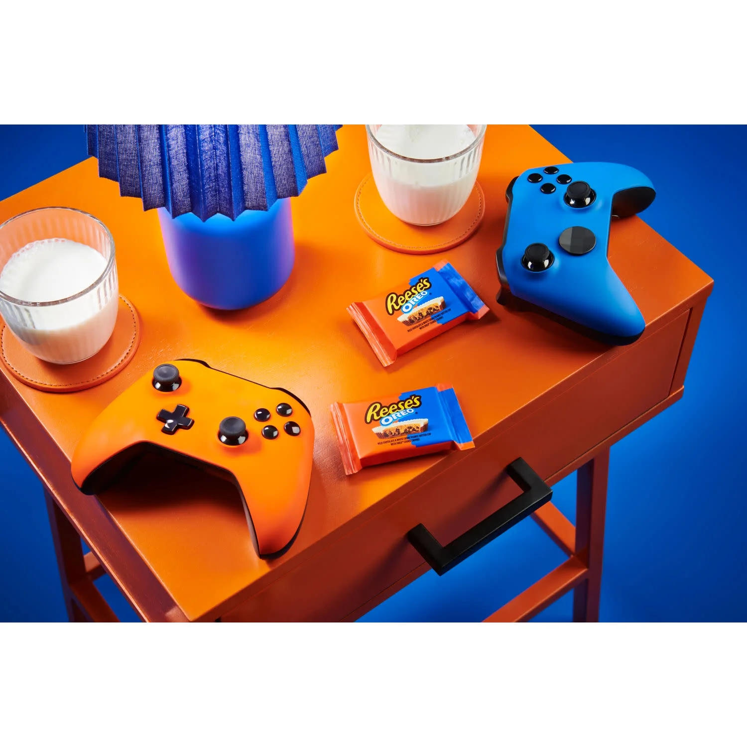 Reese's OREO Milk Chocolate and White Creme Snack Size Peanut Butter Cups Candy, Bag 8.8 oz - Image 4